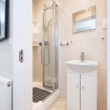 So Glamorous Pad - Fitzrovia - By Frankie Says Londra Esterno foto