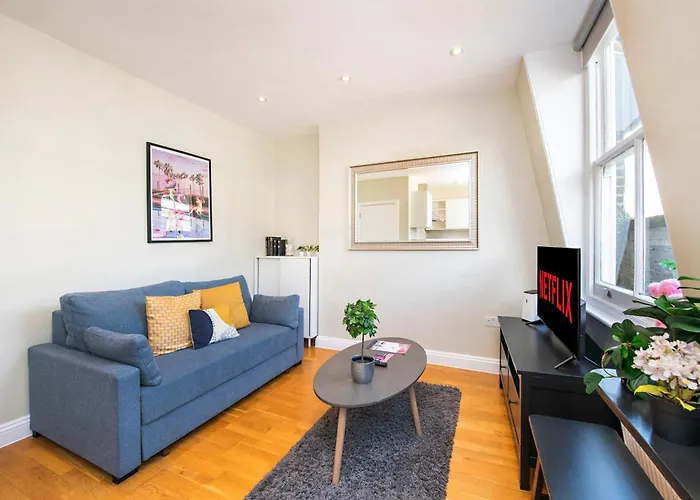 So Glamorous Pad - Fitzrovia - By Frankie Says