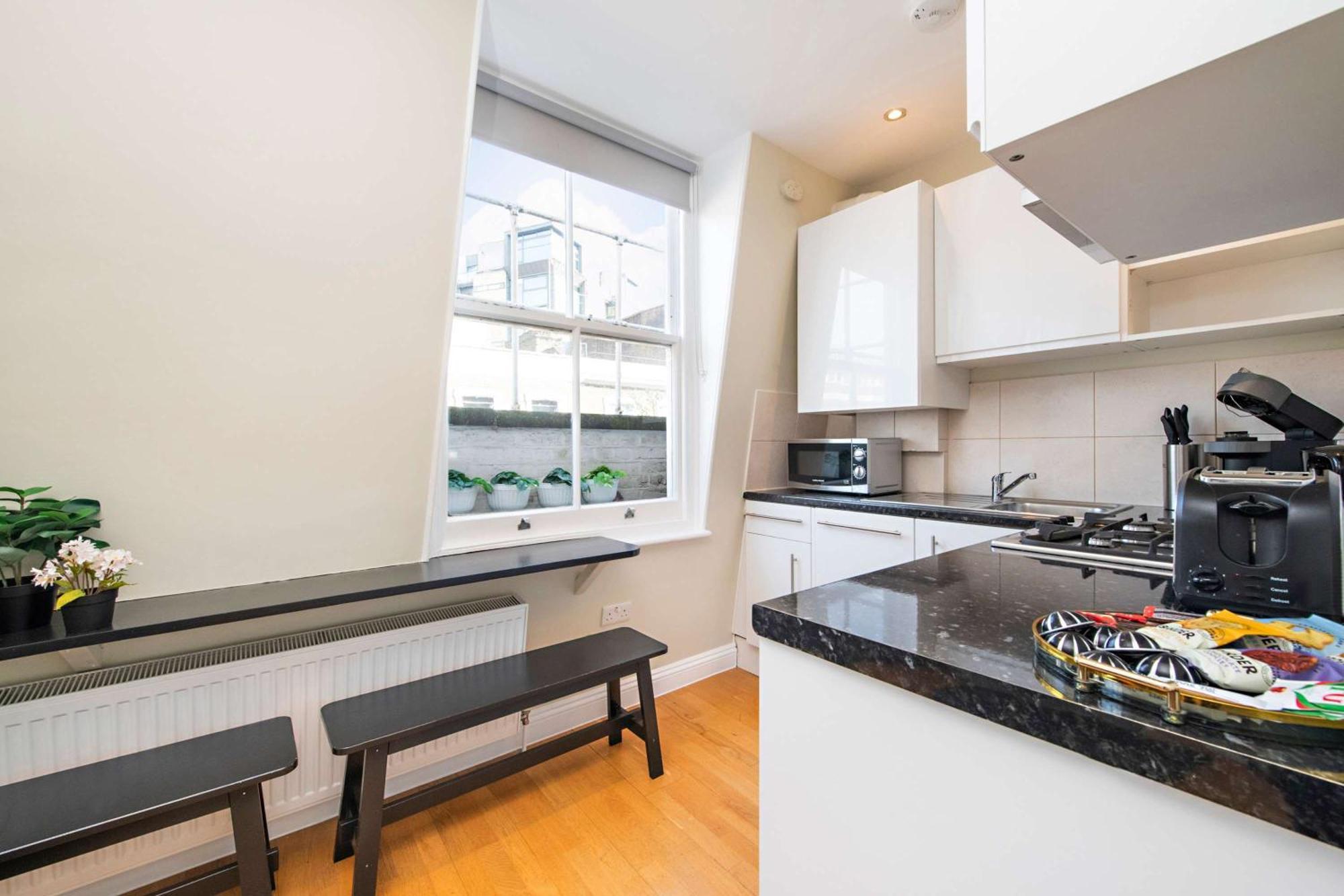 So Glamorous Pad - Fitzrovia - By Frankie Says * London
