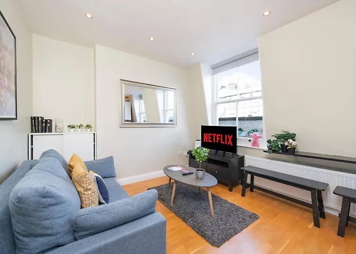 So Glamorous Pad - Fitzrovia - By Frankie Says